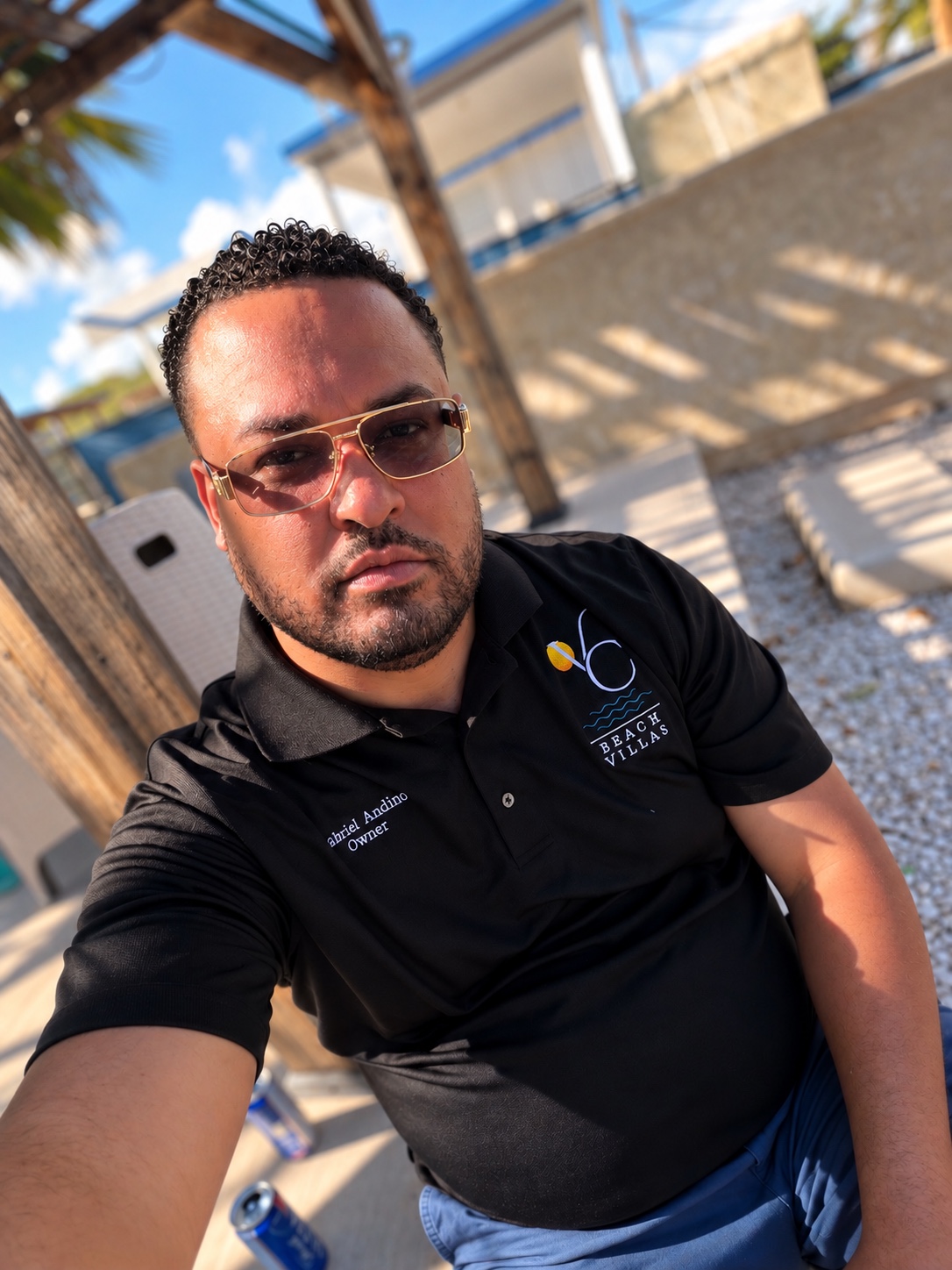 Gabriel Andino, anfitrión y propietario de VC Beach Villas